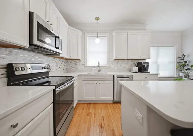 Photo 3 of Townhouse for sale at 10 Milano Wy, Salem, NH 03079 | MLS# 5100096 | Listing updated on 2026-09-09