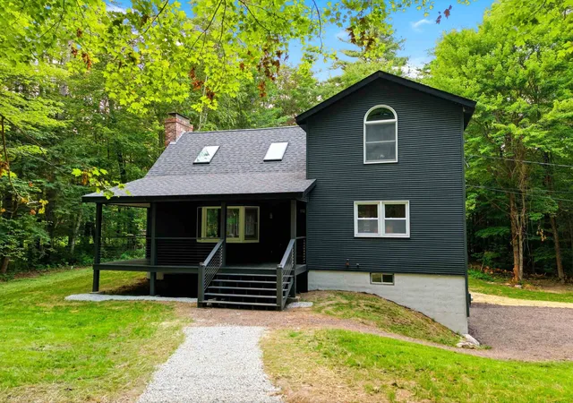 1st image of 4 Olsen Ln, Wolfeboro, NH 03894 | MLS# 5100140