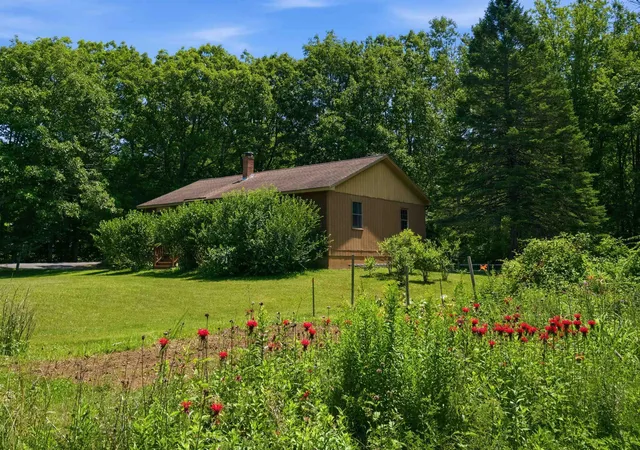 Photo 4 of Single family home for sale at 8 Bean Hill Rd, Belmont, NH 03220 | MLS# 5100178 | Listing updated on 2026-10-01