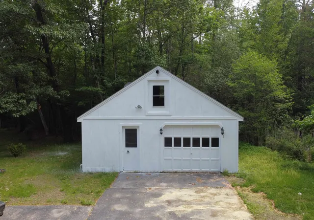 Photo 2 of Single family home for sale at 9 Bluebird Ln, Kingston, NH 03848 | MLS# 5100181 | Listing updated on 2026-08-28