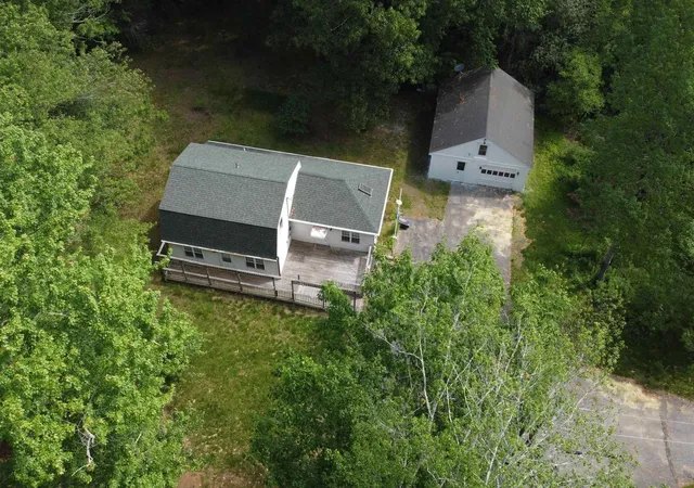 Photo 3 of Single family home for sale at 9 Bluebird Ln, Kingston, NH 03848 | MLS# 5100181 | Listing updated on 2026-08-28