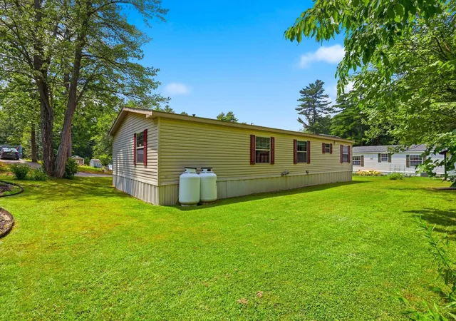 Photo 3 of Single family home for sale at 28 Emile Dr, Allenstown, NH 03275 | MLS# 5100224 | Listing updated on 2026-09-05