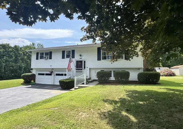 Single family home for sale at 410 Hullcrest Rd, Shelburne, VT 05482 | MLS# 5100252
