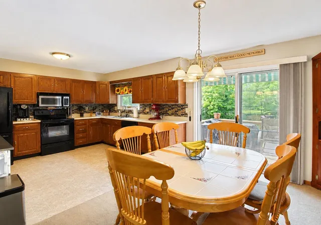 Photo 3 of Single family home for sale at 410 Hullcrest Rd, Shelburne, VT 05482 | MLS# 5100252 | Listing updated on 2026-09-18