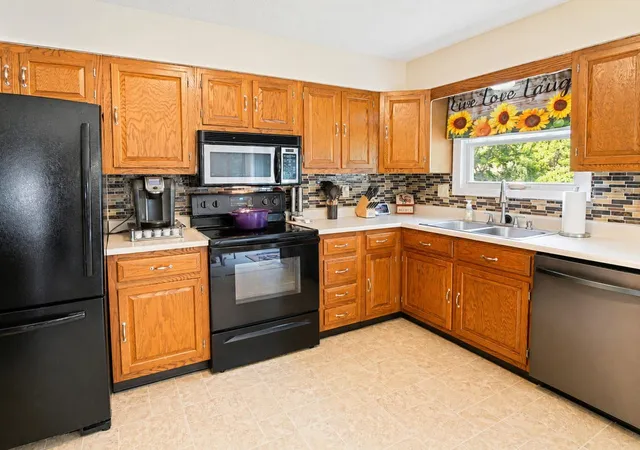 Photo 4 of Single family home for sale at 410 Hullcrest Rd, Shelburne, VT 05482 | MLS# 5100252 | Listing updated on 2026-09-18
