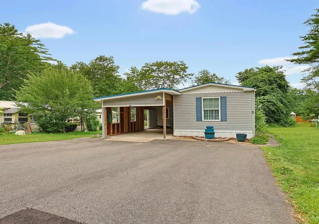 Photo 3 of Manufactured home for sale at 83 Boxwood Ln, Raymond, NH 03077 | MLS# 5100283 | Listing updated on 2026-10-01
