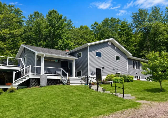 Single family home for sale at 1093 East Hill Rd, Richmond, VT 05477 | MLS# 5100289