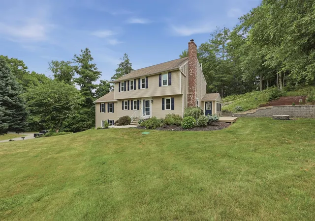 2nd image of 17 Windsor Blvd, Londonderry, NH 03053 | MLS# 5100294