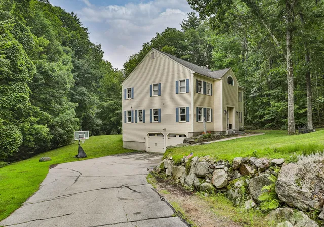 Photo 1 of Single family home for sale at 41 Wellesley Dr, Bedford, NH 03110 | MLS# 5100297 | Listing updated on 2026-09-02