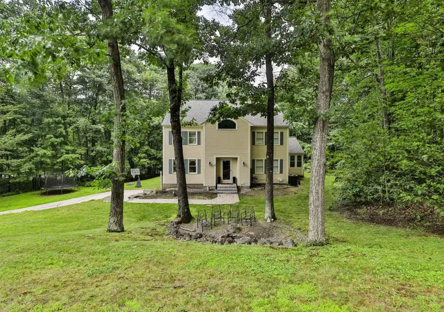 Photo 2 of Single family home for sale at 41 Wellesley Dr, Bedford, NH 03110 | MLS# 5100297 | Listing updated on 2026-09-02