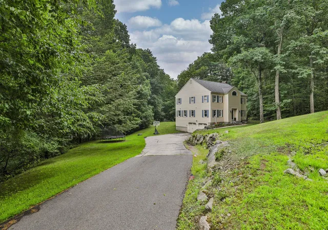 Photo 3 of Single family home for sale at 41 Wellesley Dr, Bedford, NH 03110 | MLS# 5100297 | Listing updated on 2026-09-02
