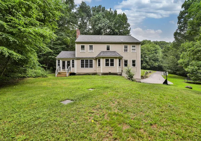 Photo 4 of Single family home for sale at 41 Wellesley Dr, Bedford, NH 03110 | MLS# 5100297 | Listing updated on 2026-09-02