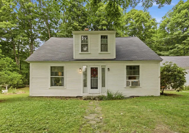 Photo 3 of Single family home for sale at 111 Barton Corner Rd, Contoocook, NH 03229 | MLS# 5100299 | Listing updated on 2026-09-12