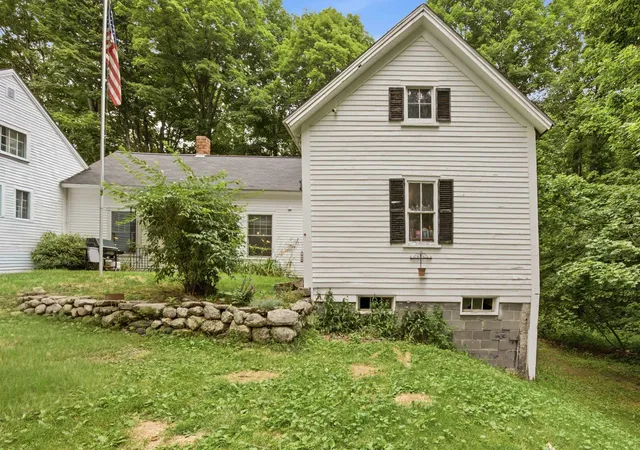Photo 4 of Single family home for sale at 111 Barton Corner Rd, Contoocook, NH 03229 | MLS# 5100299 | Listing updated on 2026-09-12