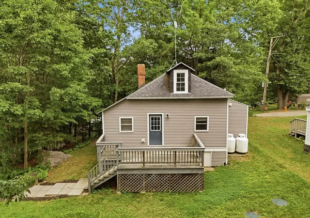 3rd image of 37 Great Pond Rd, Kingston, NH 03848 | MLS# 5100319