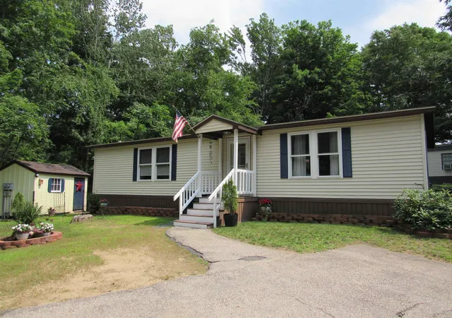 Manufactured home for sale at 14 Rim Rd, Danville, NH 03819 | MLS# 5100365