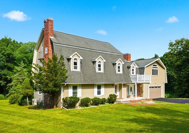 2nd image of 4 Hilltop Dr, Hudson, NH 03051 | MLS# 5100387