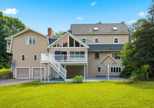 Photo 3 of Single family home for sale at 4 Hilltop Dr, Hudson, NH 03051 | MLS# 5100387 | Listing updated on 2026-09-03