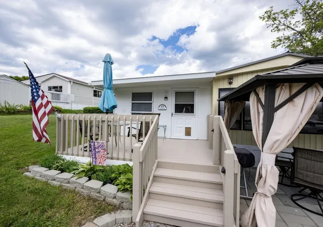 Photo 3 of Manufactured home for sale at 33 Island Cir, South Hero, VT 05486 | MLS# 5100413 | Listing updated on 2026-09-17