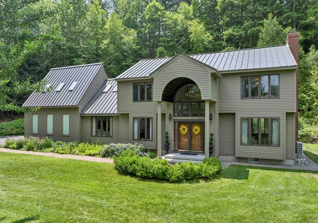 2nd image of 8 West Gate Dr, Bow, NH 03304 | MLS# 5100436