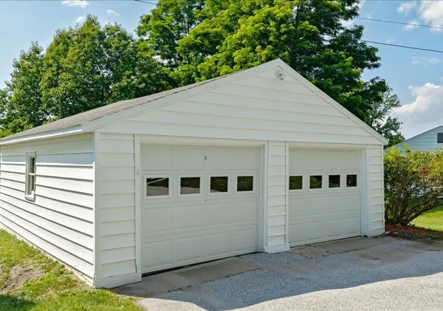 Photo 3 of Single family home for sale at 182 High St, Saint Albans, VT 05478 | MLS# 5100458 | Listing updated on 2026-09-15
