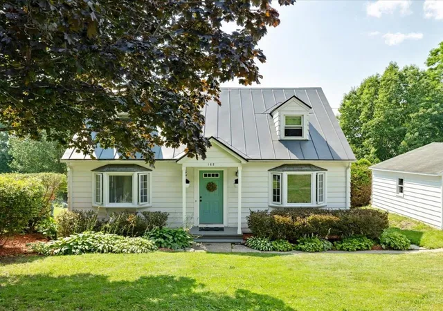 Photo 4 of Single family home for sale at 182 High St, Saint Albans, VT 05478 | MLS# 5100458 | Listing updated on 2026-09-15