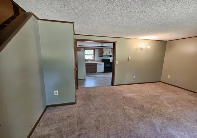 2nd image of 94 Wason Rd, Hudson, NH 03051 | MLS# 5100474