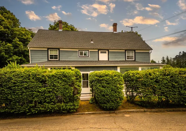 Photo 2 of Townhouse for sale at 184a Echo Ave, Portsmouth, NH 03801 | MLS# 5100497 | Listing updated on 2026-09-27