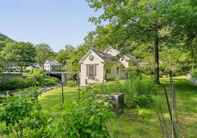 Photo 3 of Single family home for sale at 16 Church St, Woodstock, VT 05091 | MLS# 5100512 | Listing updated on 2026-08-31