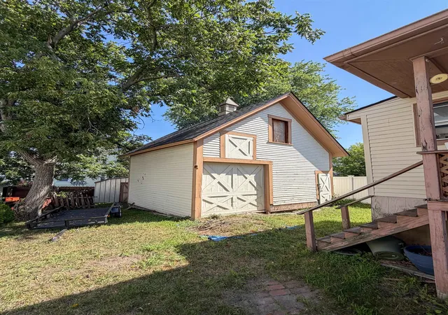 Photo 3 of Sale Pending at 256 Lowell St, Manchester, NH 03104 | MLS# 5100529 | Listing updated on 2026-09-17