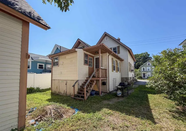 Photo 4 of Sale Pending at 256 Lowell St, Manchester, NH 03104 | MLS# 5100529 | Listing updated on 2026-09-17
