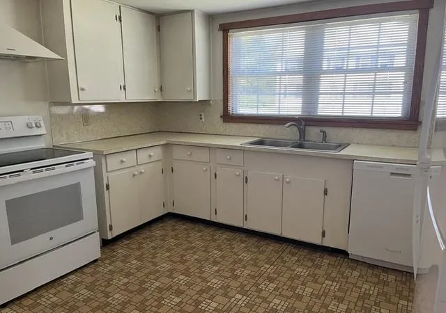 Photo 4 of Single family home for sale at 98 Greenleaf St, Brattleboro, VT 05301 | MLS# 5100548 | Listing updated on 2026-07-23