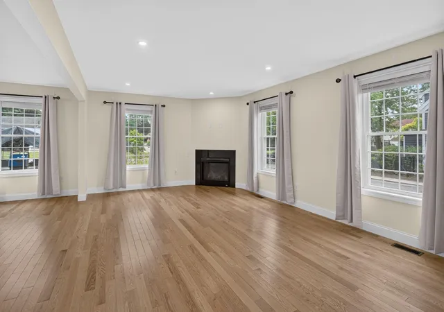 Photo 3 of Single family home for sale at 20 Ritter St, Nashua, NH 03060 | MLS# 5100640 | Listing updated on 2026-08-31