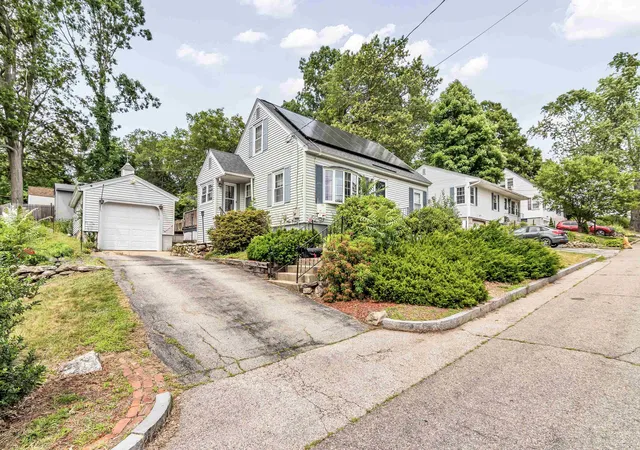 2nd image of 354 Seames Dr, Manchester, NH 03103 | MLS# 5100651