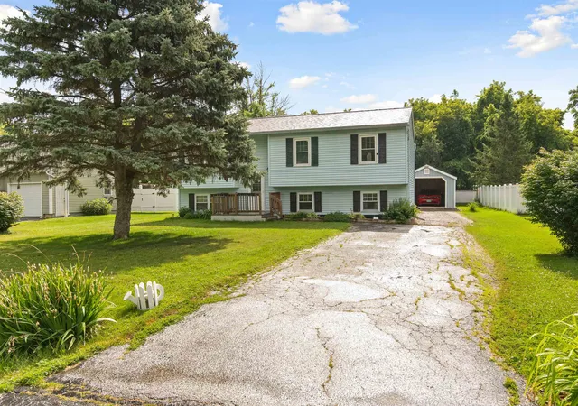 Photo 3 of Sale Pending at 31 Adams St, Saint Albans, VT 05478 | MLS# 5100671 | Listing updated on 2026-08-24