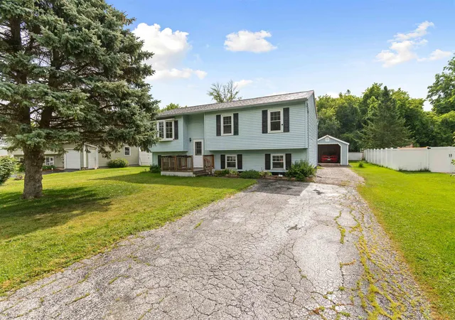 Photo 3 of Sale Pending at 31 Adams St, Saint Albans, VT 05478 | MLS# 5100671 | Listing updated on 2026-08-24