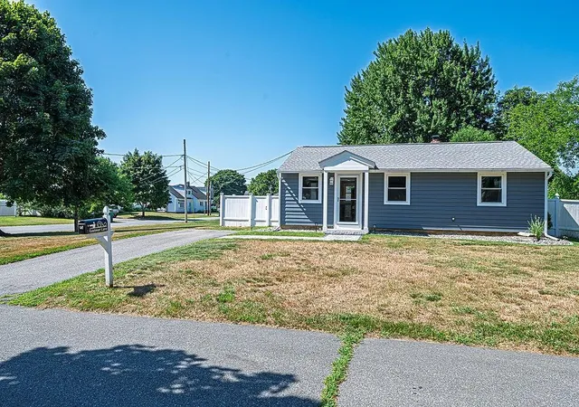 1st image of 1 Eastmor Ln, Hampton, NH 03842 | MLS# 5100678