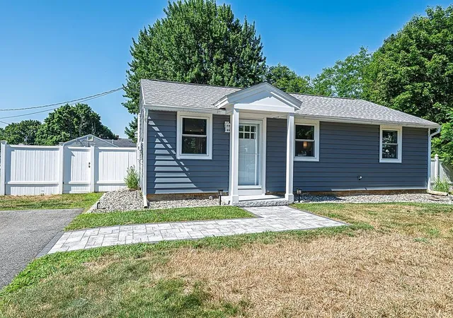 2nd image of 1 Eastmor Ln, Hampton, NH 03842 | MLS# 5100678