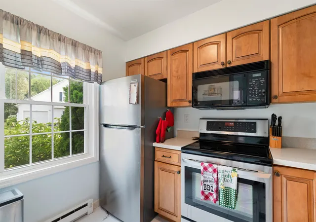 Photo 4 of Sale Pending at 280 Eastview Cir, Williston, VT 05495 | MLS# 5100688 | Listing updated on 2026-08-01