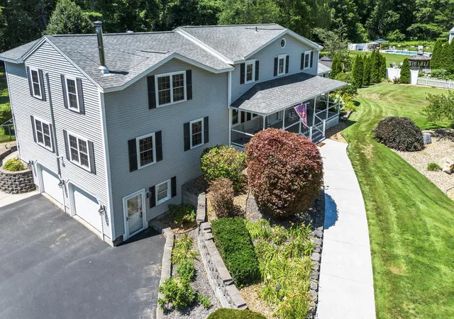 Photo 2 of Single family home for sale at 8 Forest St, Londonderry, NH 03053 | MLS# 5100710 | Listing updated on 2026-09-10