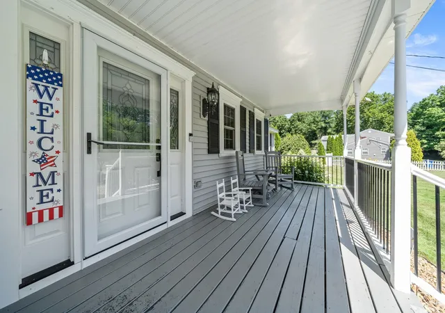 Photo 3 of Single family home for sale at 8 Forest St, Londonderry, NH 03053 | MLS# 5100710 | Listing updated on 2026-09-10