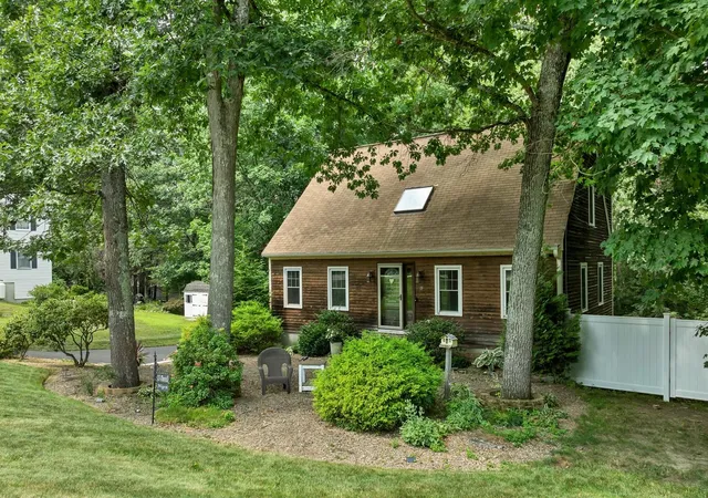 Photo 3 of Single family home for sale at 13 Durell Dr, Newmarket, NH 03857 | MLS# 5100714 | Listing updated on 2026-09-05
