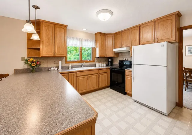 Photo 4 of Single family home for sale at 11 Rivendell Dr, Essex Junction, VT 05452 | MLS# 5100732 | Listing updated on 2026-09-17