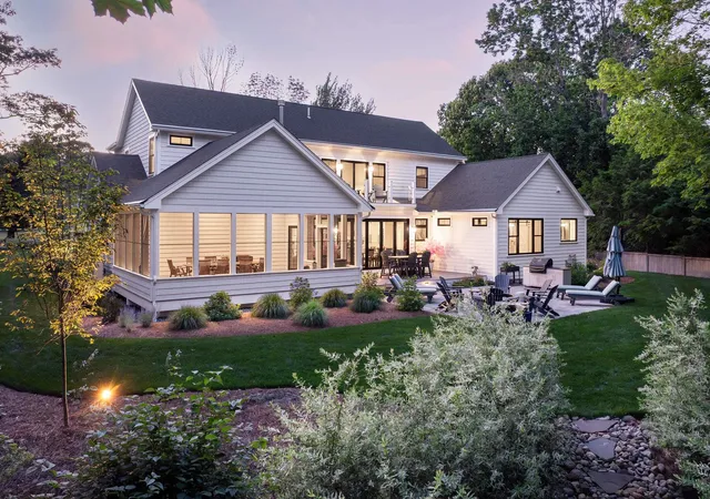 Photo 2 of Single family home for sale at 565 York St, York, ME 03909 | MLS# 5100742 | Listing updated on 2026-09-21