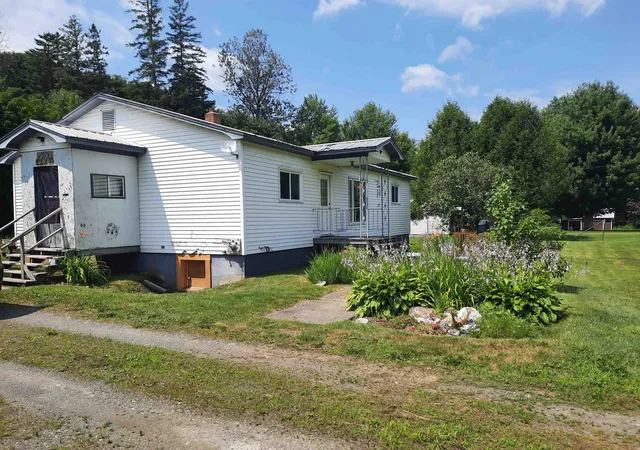 Photo 4 of Single family home for sale at 66 Pariseau Dr, Beecher Falls, VT 05902 | MLS# 5100770 | Listing updated on 2026-08-30
