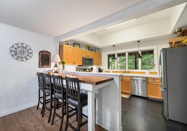 Photo 4 of Single family home for sale at 2 Kehonka Hill Rd, Wolfeboro, NH 03894 | MLS# 5100780 | Listing updated on 2026-08-31
