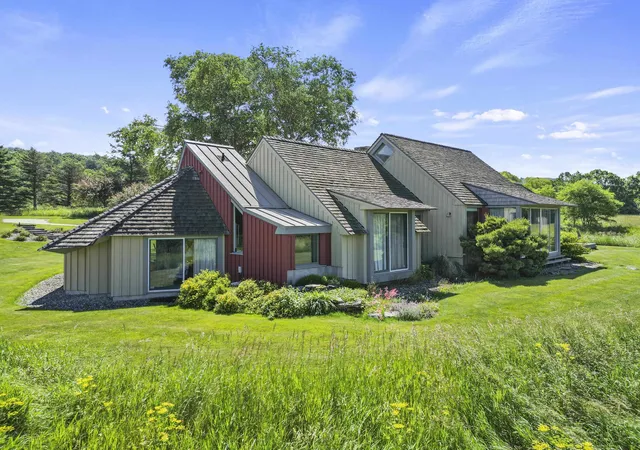 Photo 1 of Single family home for sale at 1996 North Pownal Rd, Pownal, VT 05261 | MLS# 5100794 | Listing updated on 2026-07-28