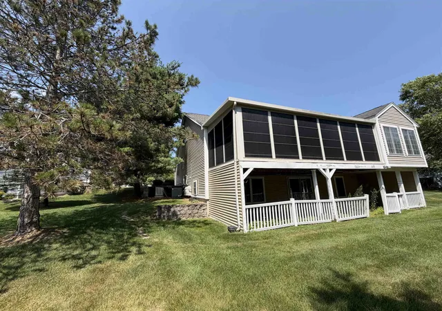 Photo 3 of Single family home for sale at 12 Twin Pond Cir, Exeter, NH 03833 | MLS# 5100795 | Listing updated on 2026-09-17