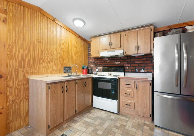 2nd image of 38 Pine St, Hinsdale, NH 03451 | MLS# 5100799