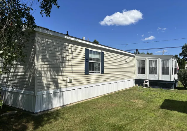 Photo 3 of Manufactured home for sale at 14 Chestnut Rd, North Hampton, NH 03862 | MLS# 5100807 | Listing updated on 2026-08-19